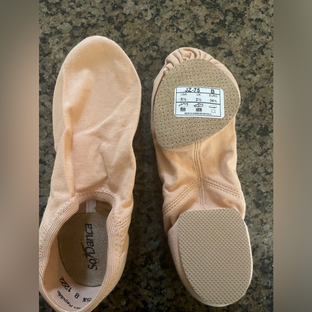 So Danca jazz shoes new. Size 5.5 “Jill”